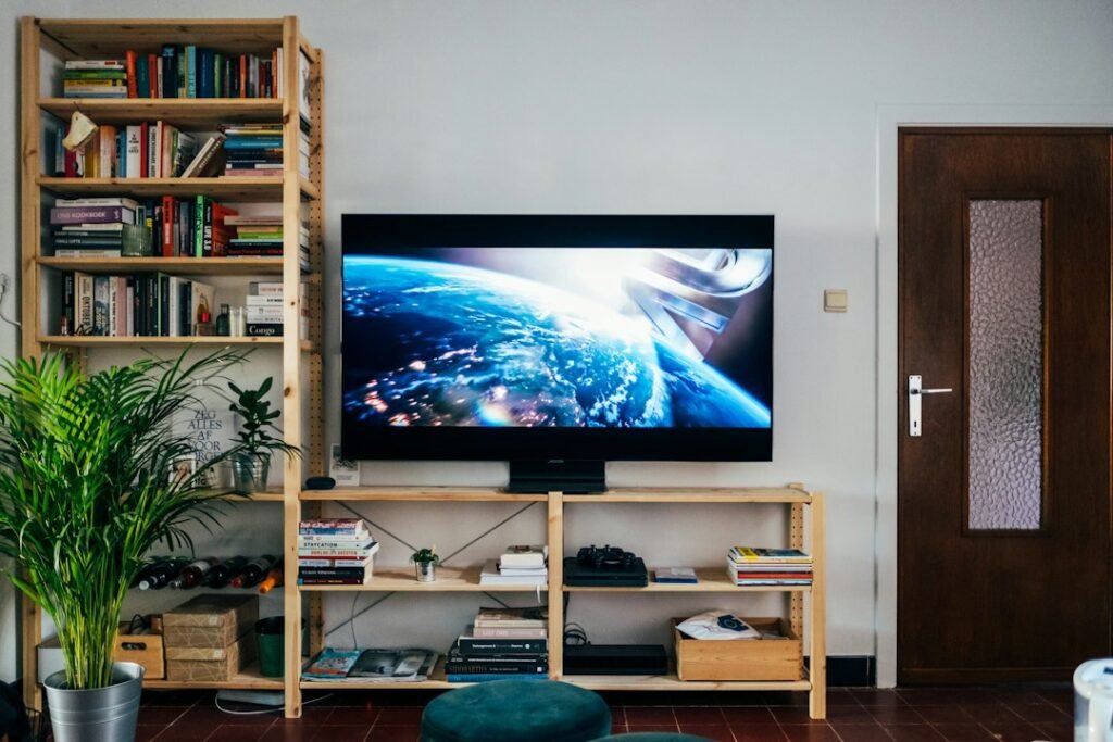 Televisie in een moderne woonkamer
